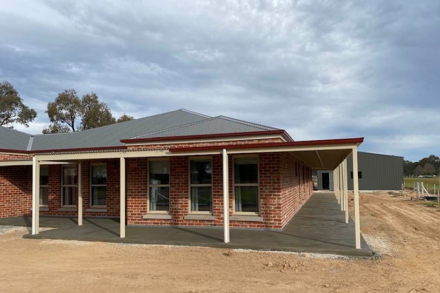 Finished concrete verandah path wrapping a brick Bendigo home, built by a residential concreter.