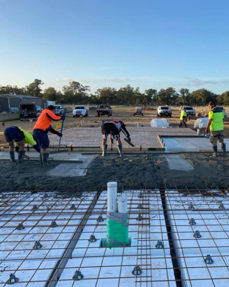 Concreter Bendigo doing a shed slab pour with reinforcing and site-cut levels for a Bendigo footings job.